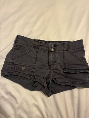 Hollister Low-Rise Classic Cargo Shorts